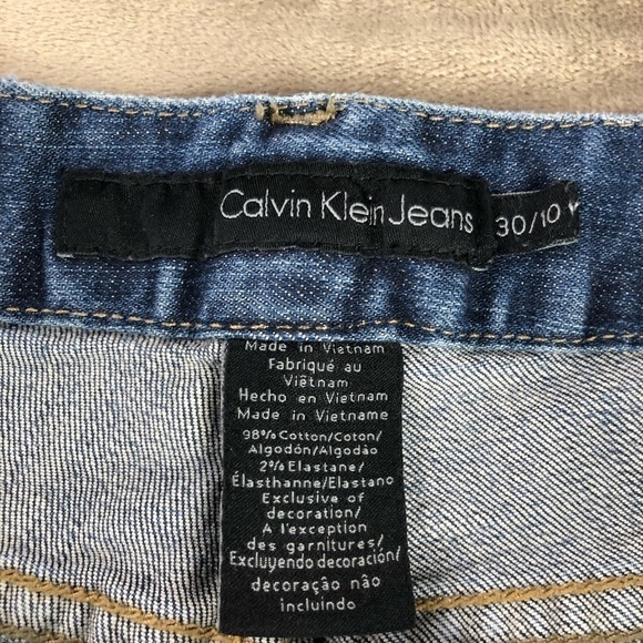 Calvin Klein Denim Jean Short Size 30/10 - Picture 2 of 6